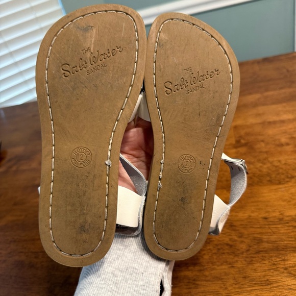 Salt water sandals by Hoy Kids White Sandals size 2 - Picture 8 of 9